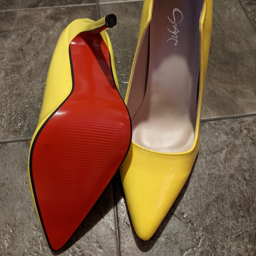 Yellow pumps w/red bottom